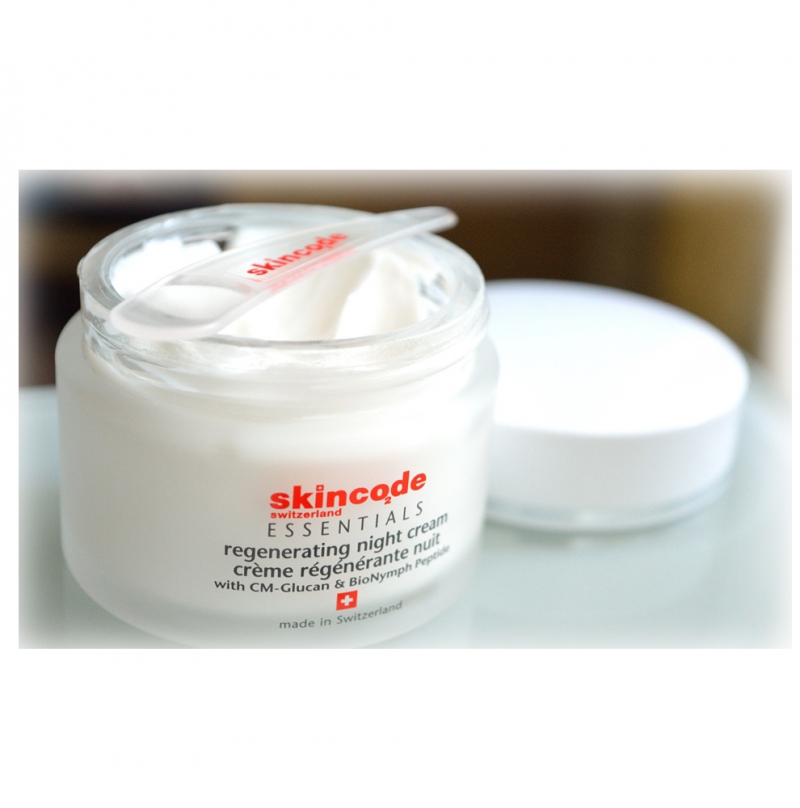 Kem tái tạo và phục hồi da lão hóa ban đêm Skincode exclusive regenerating night cream
